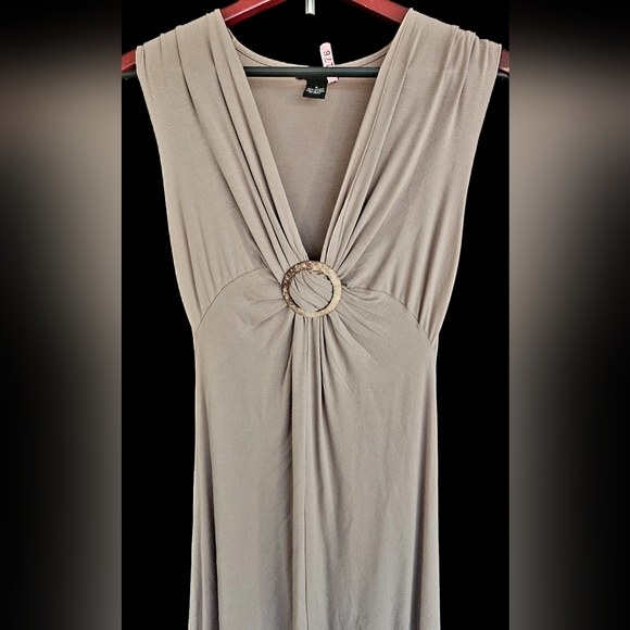 BCBG MAXAZRIA Sleeveless, V-Neck, Empire Jersey Midi Dress, Sz Small, Taupe, EUC - Picture 6 of 6